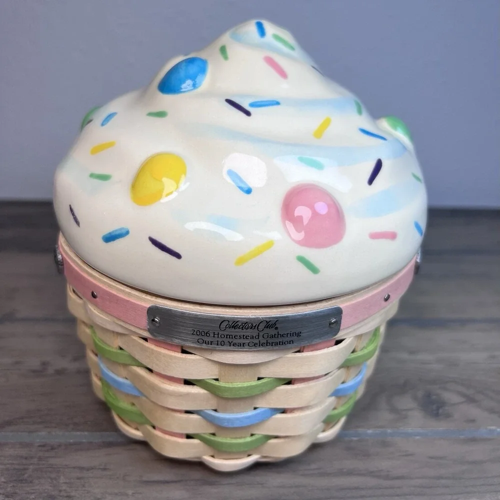 Longaberger 2006 Collectors Club Homestead Gathering Event Large Cupcake Basket
